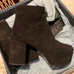 PRADA 9.5 NERO
BLACK SUEDE RD 70MM PLATFORM ANKLBT